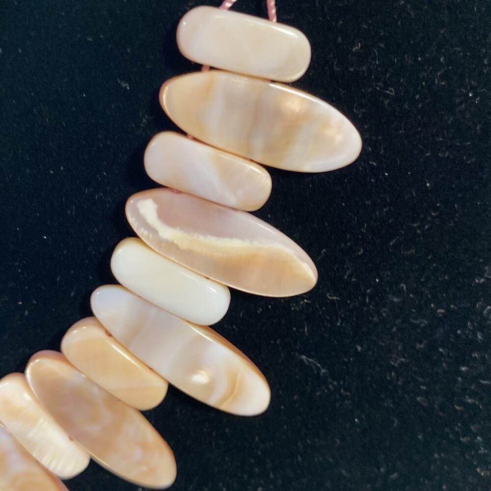 Stunning Mother of Pearl MOP Shell Bib Style Necklace Handmade/Beaded - Picture 3 of 3